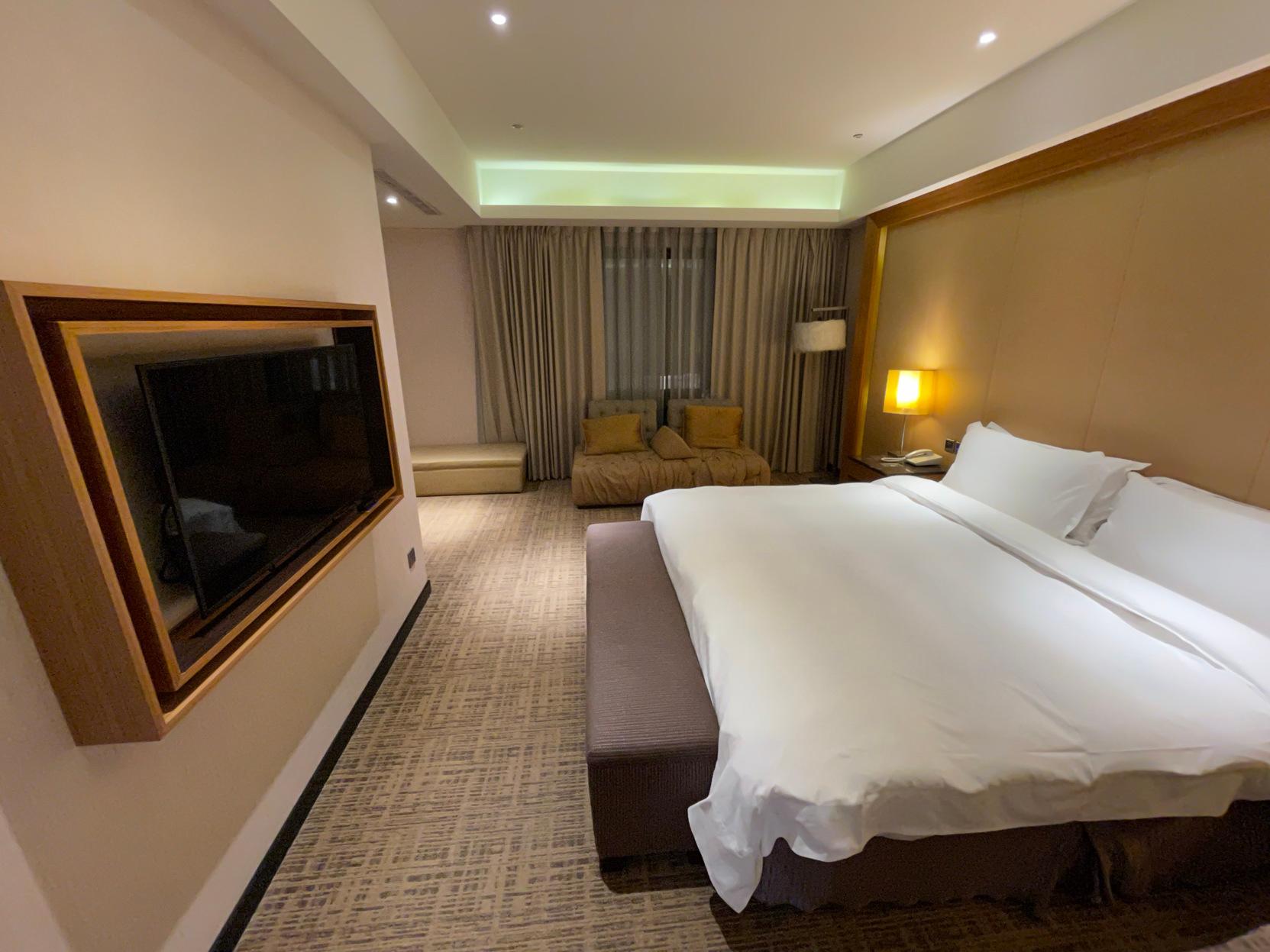 Studio, King Bed, Wing