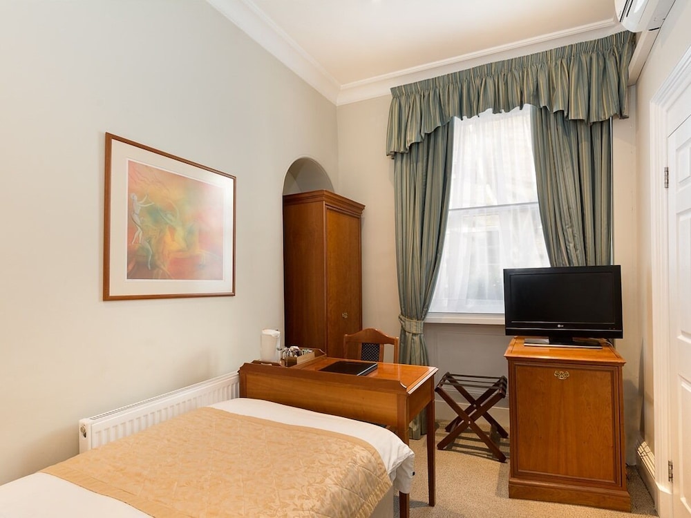 Staunton Hotel 43/65