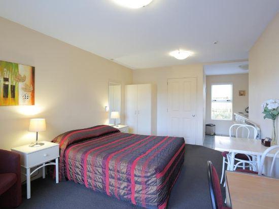 Studio, Kitchen, Small