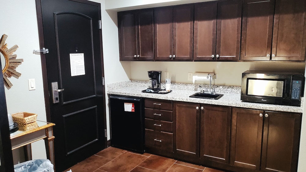 Hawthorn Suites by Wyndham Lubbock 13/92