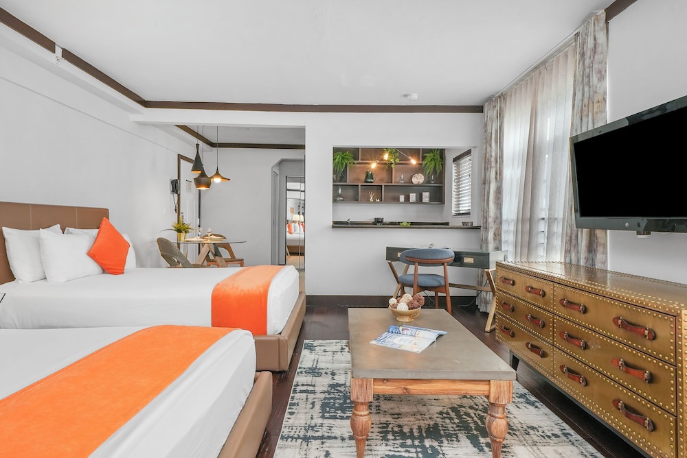Lincoln Arms Suites 27/73