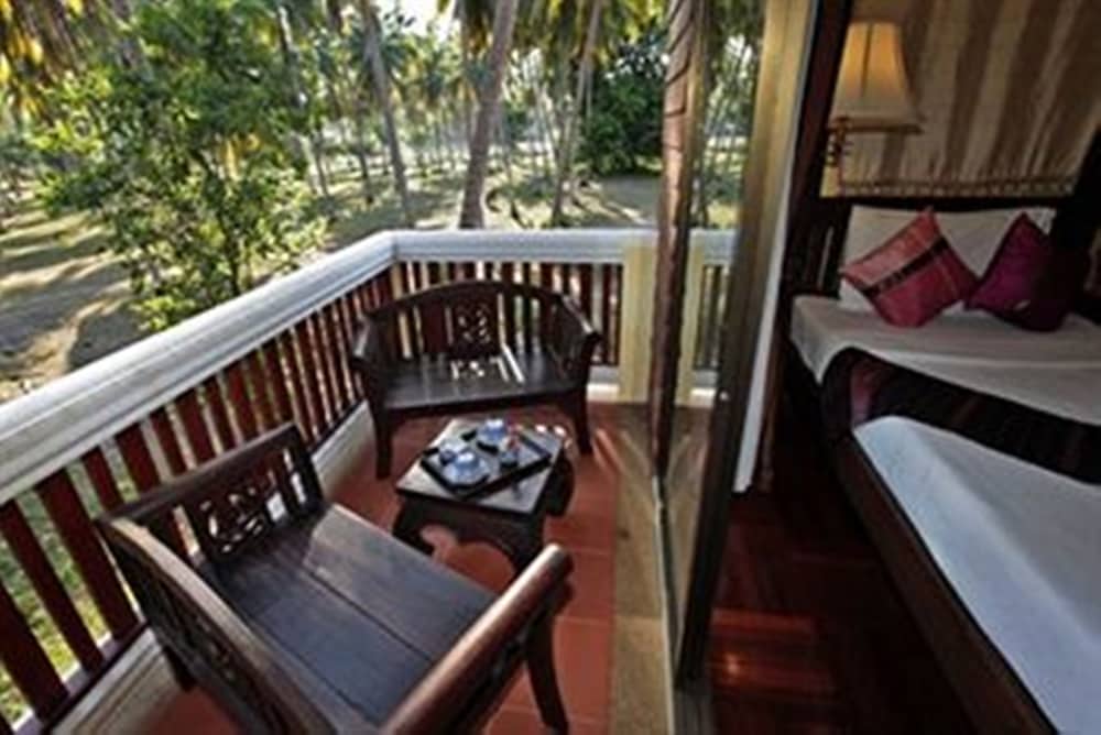 Coral Hotel Bangsaphan 5/62