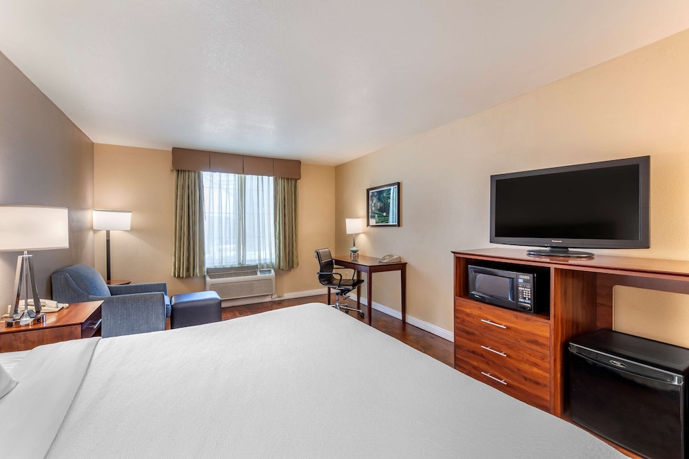 Best Western Plus John Jay Inn & Suites 16/37