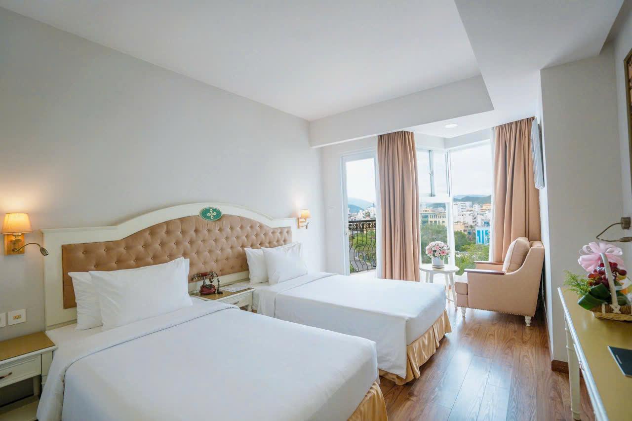 Senior, Deluxe, Twin Beds