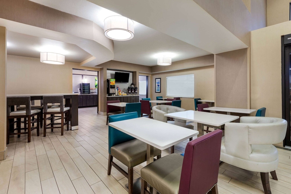 La Quinta Inn & Suites by Wyndham Batavia 34/41
