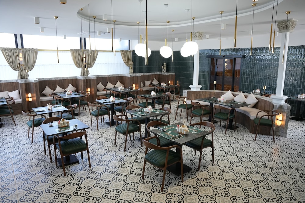 Expo Garden Hotel 24/50