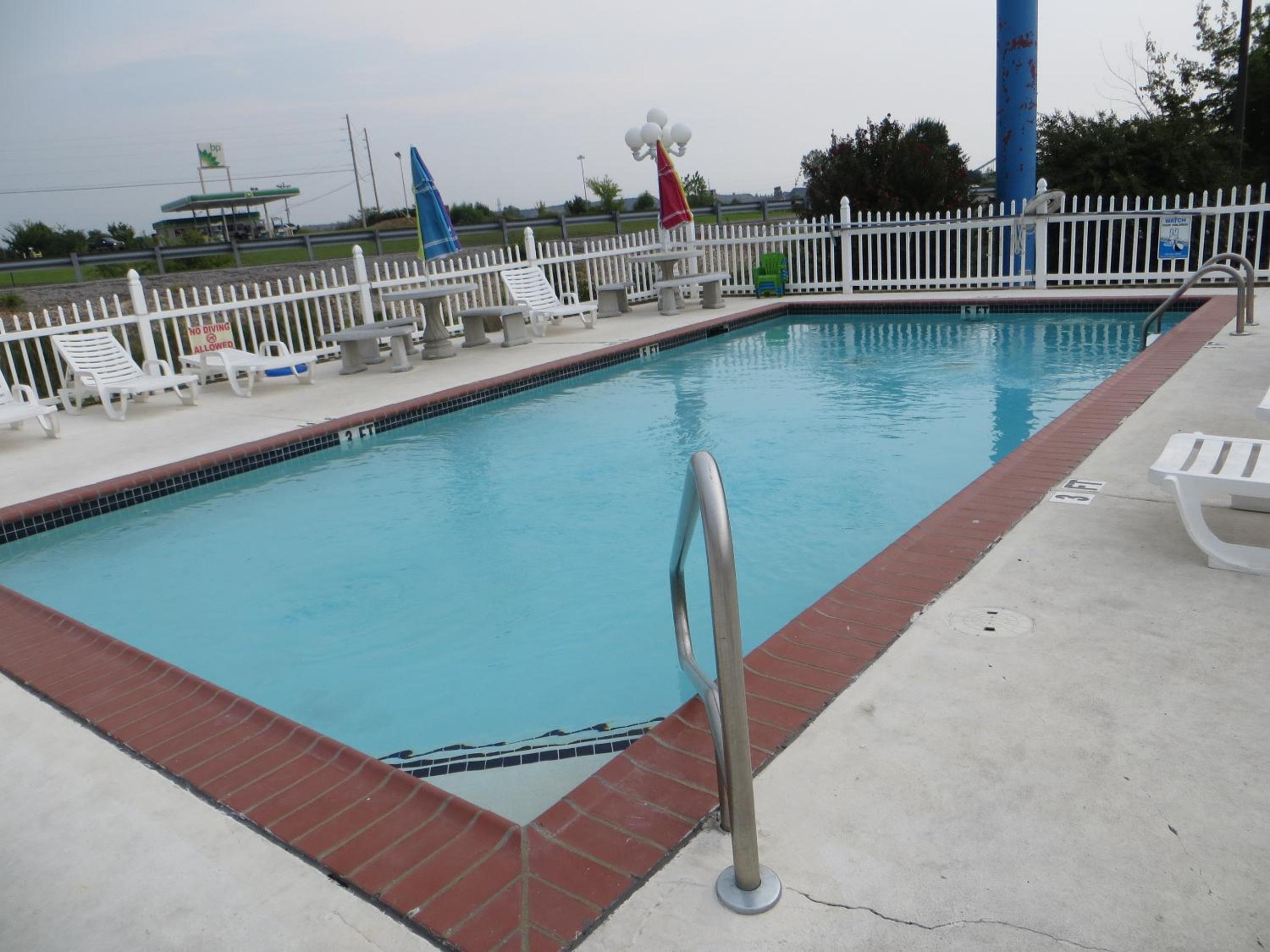 Patti's Inn & Suites 15/30