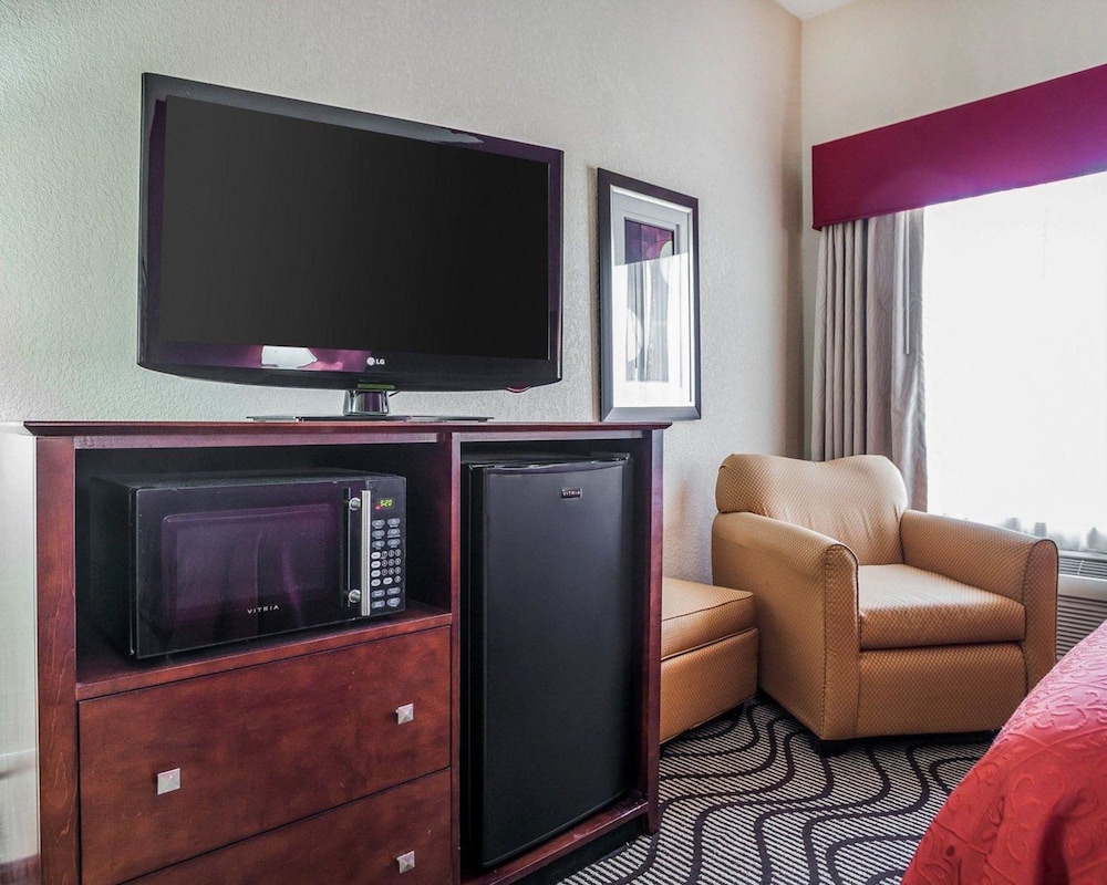 Quality Inn & Suites Altoona - Des Moines 24/33