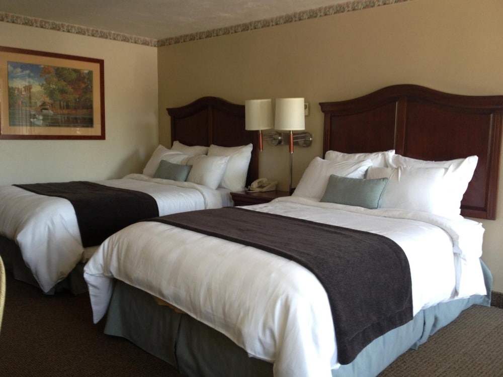 Holiday Hill Inn & Suites 31/61