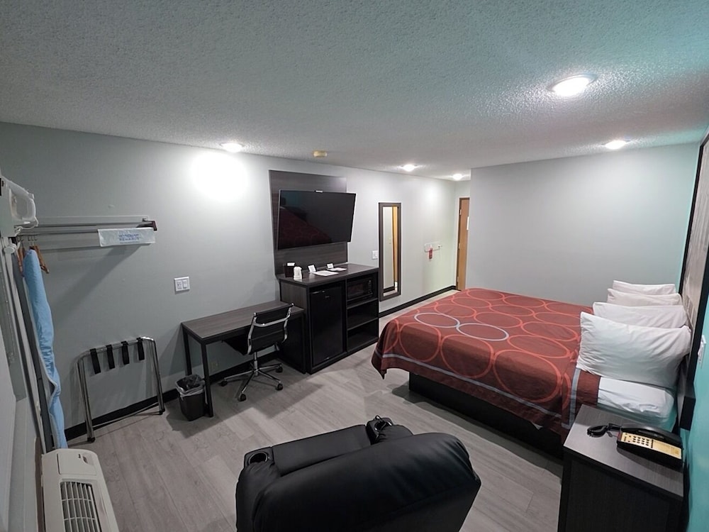 غرفة قياسية بسرير كينج، Super 8 By Wyndham Emporia 7/10