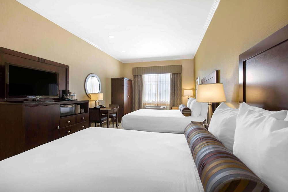 The Oaks Hotel And Suites 24/43