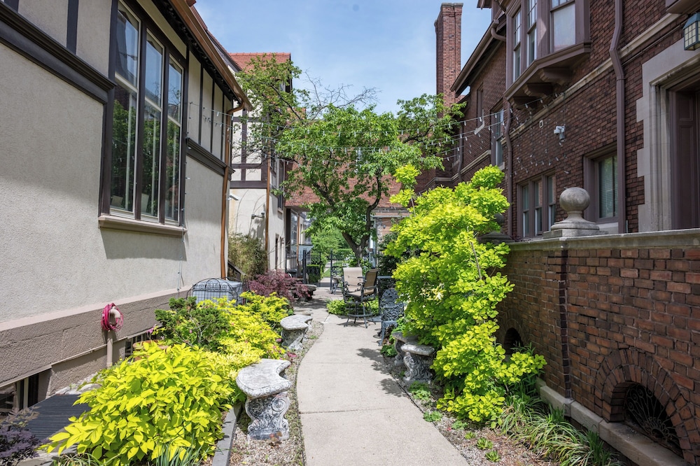 Frederick Stearns House Historic Inn 45/50