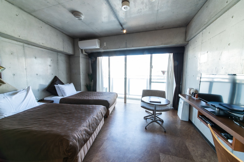 ROOM, TWIN BEDS