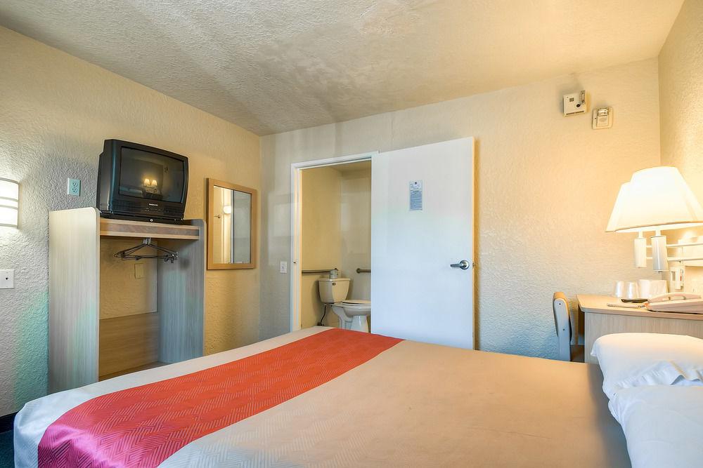 Beach Side Inn Anaheim 9/24