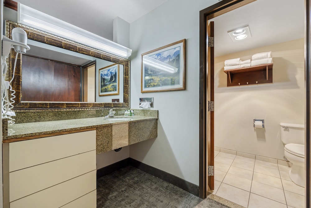 Seaport Inn and Suites 37/38
