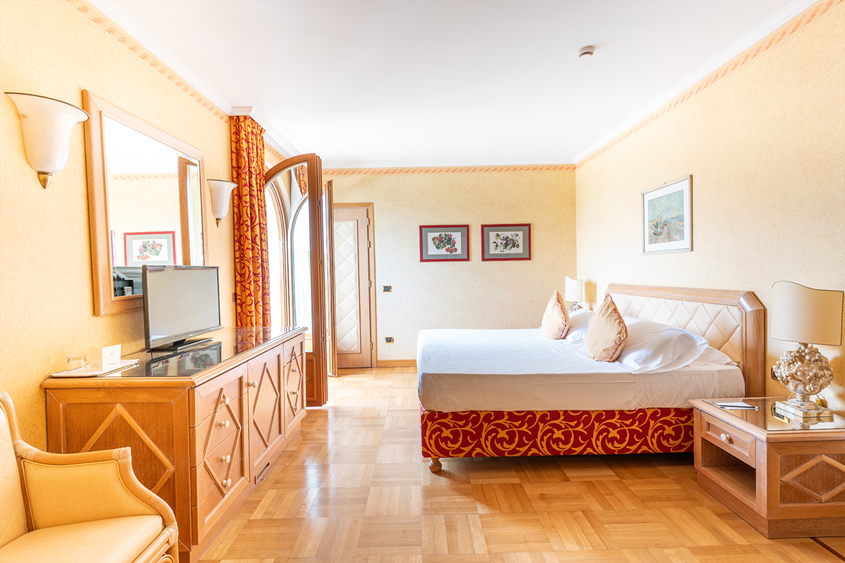Room, Single, Double Bed