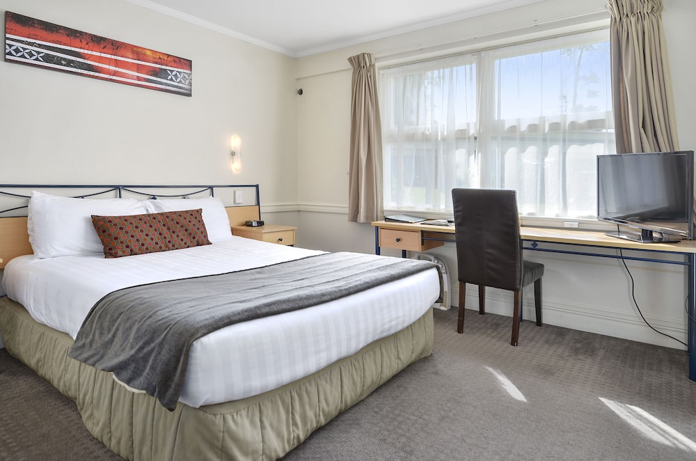 STUDIO, DOUBLE BED
