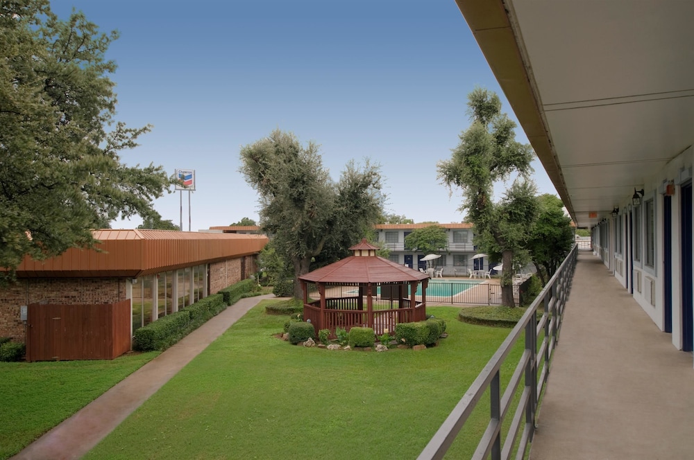 Americas Best Value Inn Ft. Worth Hurst 5/37