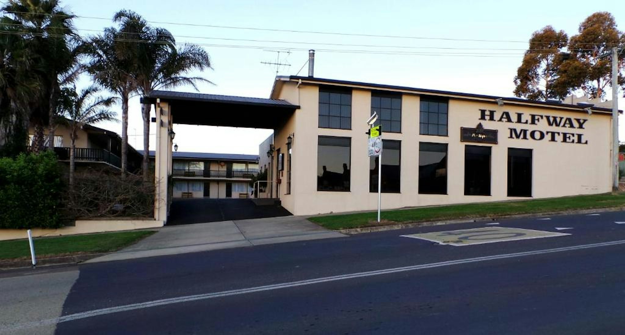 HALFWAY MOTEL 3/8
