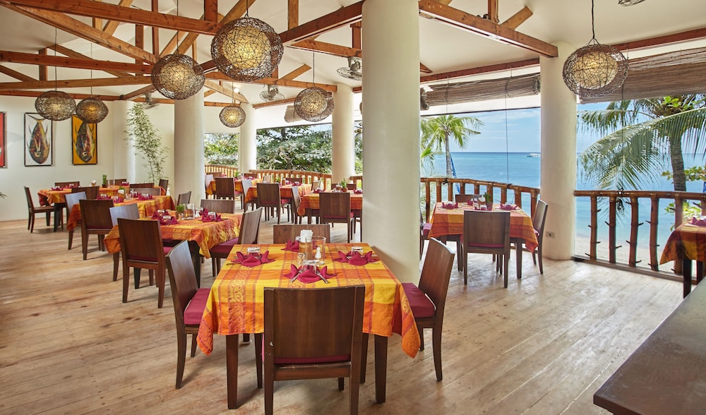 Ocean Vida Beach And Dive Resort 48/65