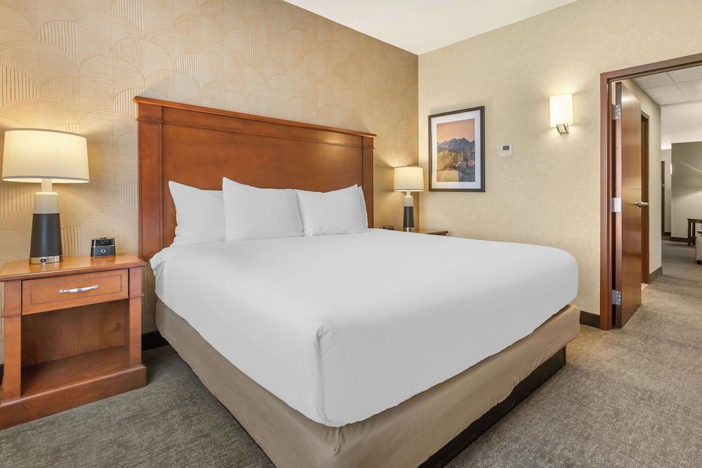 2 Rooms, Suite, King Bed, Sofa, Drury Inn & Suites Phoenix Tempe 3/5