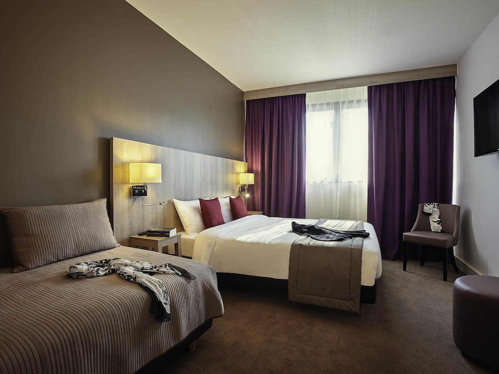 Mercure Versailles Paris Ouest 25/76