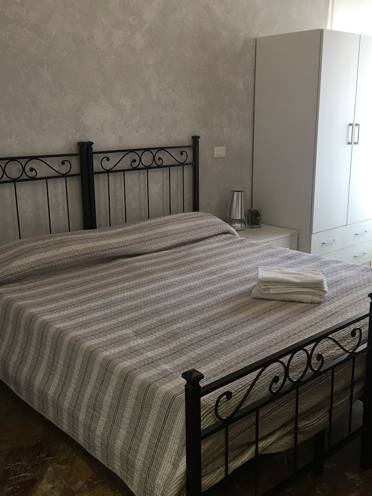 Damiani Sister Guest House 36/50
