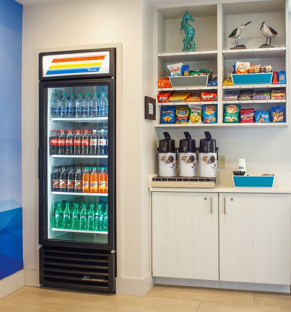 Holiday Inn Express Nags Head Oceanfront 38/62