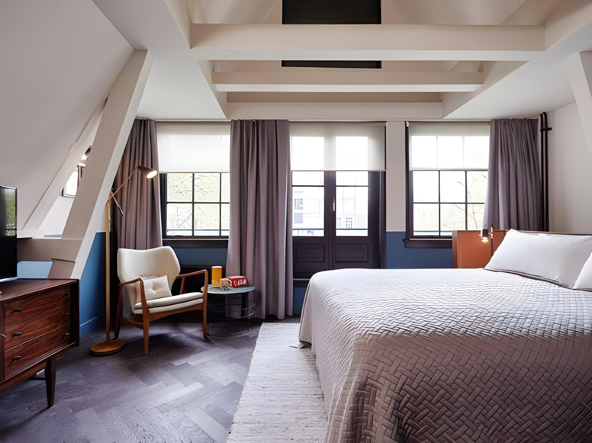 Roomy, King Bed