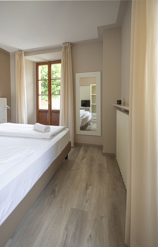 Room at Hotel Il Portico, CANNOBIO