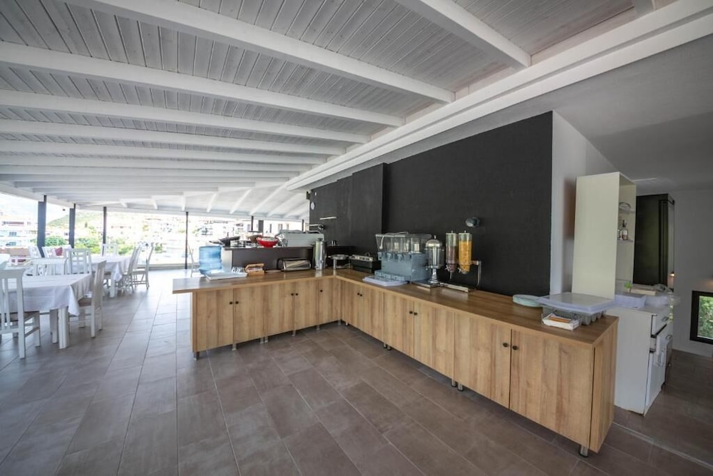 Bianco Hotel 8/61