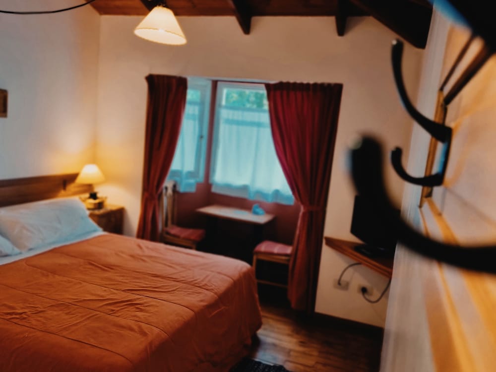 ROOM, DOUBLE BED