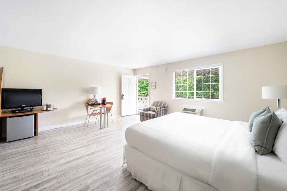 غرفة مفردة بسرير كينج