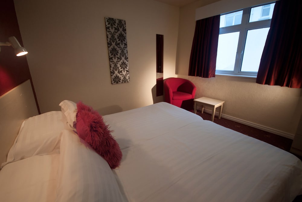 Norfolk Hotel 20/58