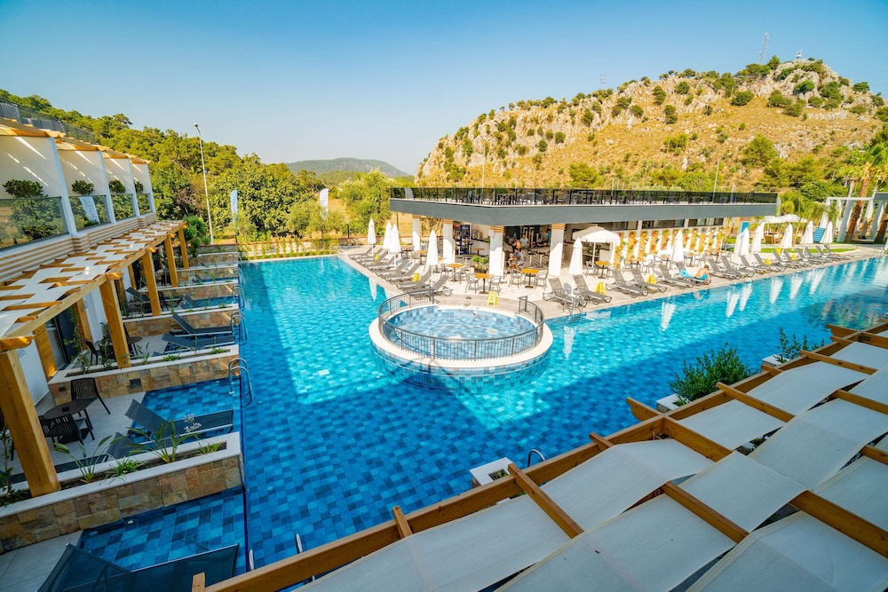 L HOTEL SARIGERME 45/48