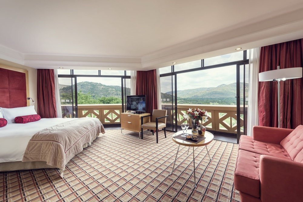 Sun City Hotel 8/50