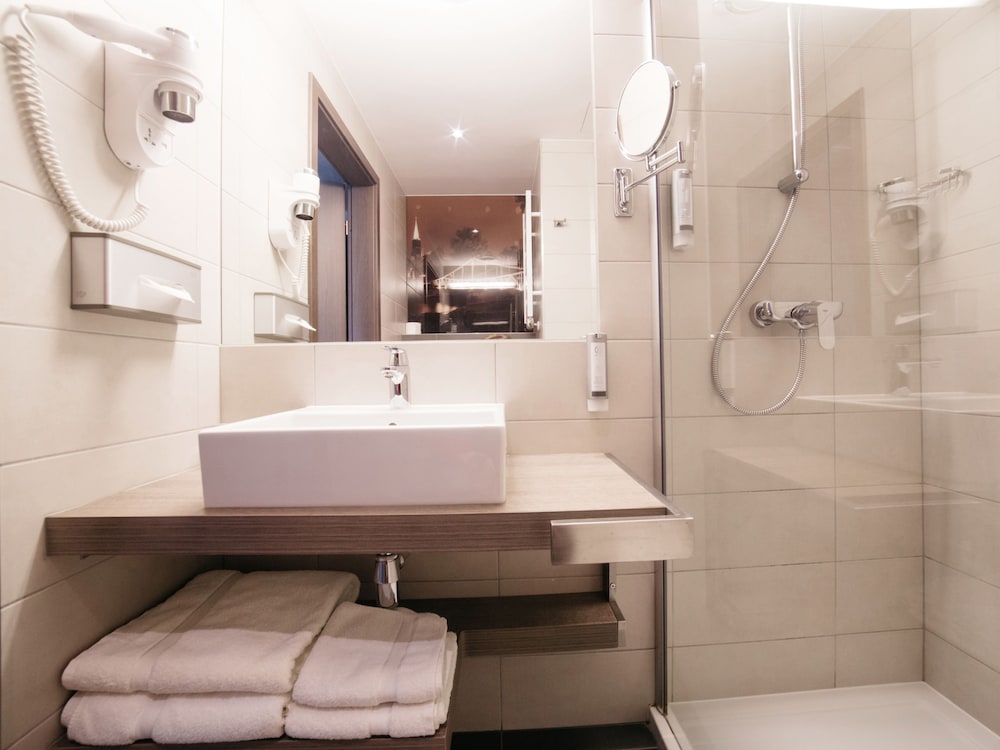 Q Hotel Plus Wroclaw 71/74