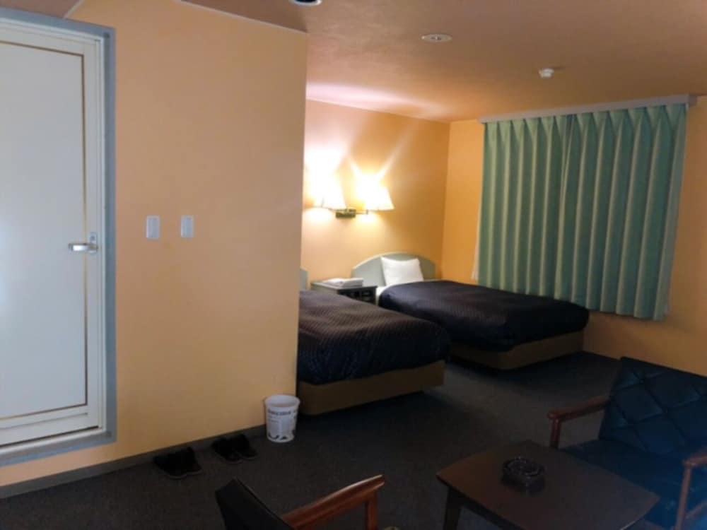ROOM, TWIN BEDS, SMOKING