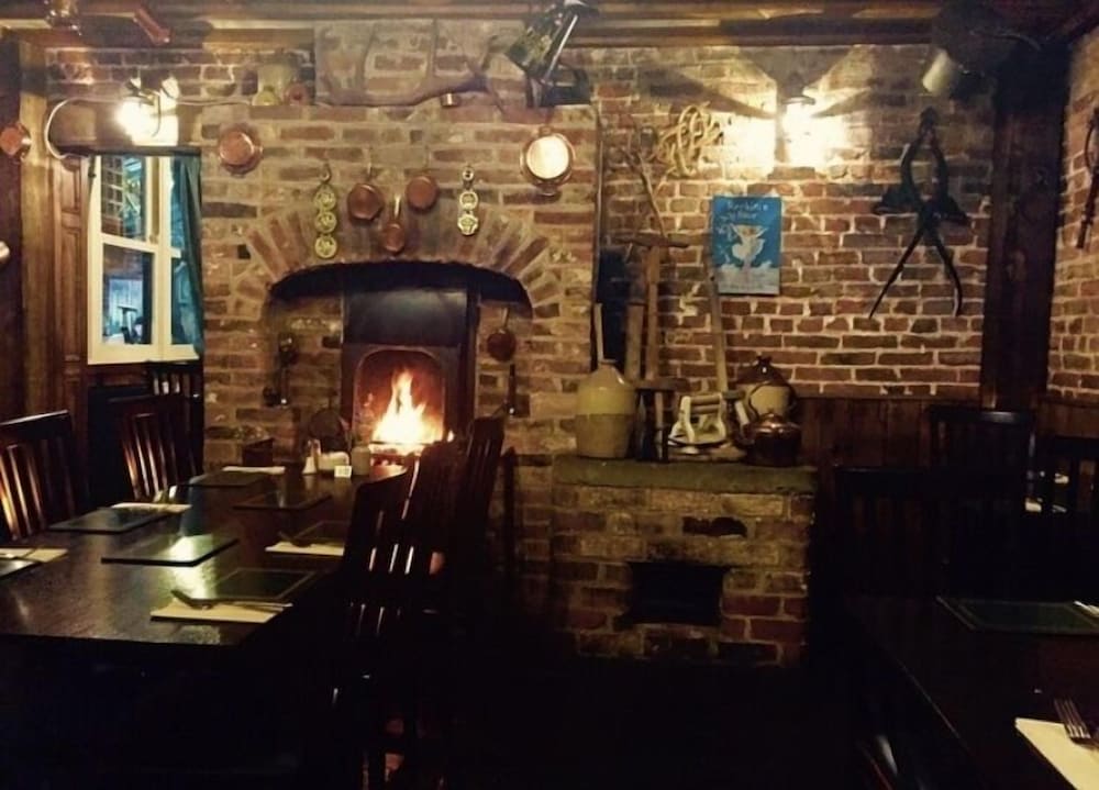 Wolds Village 44/49