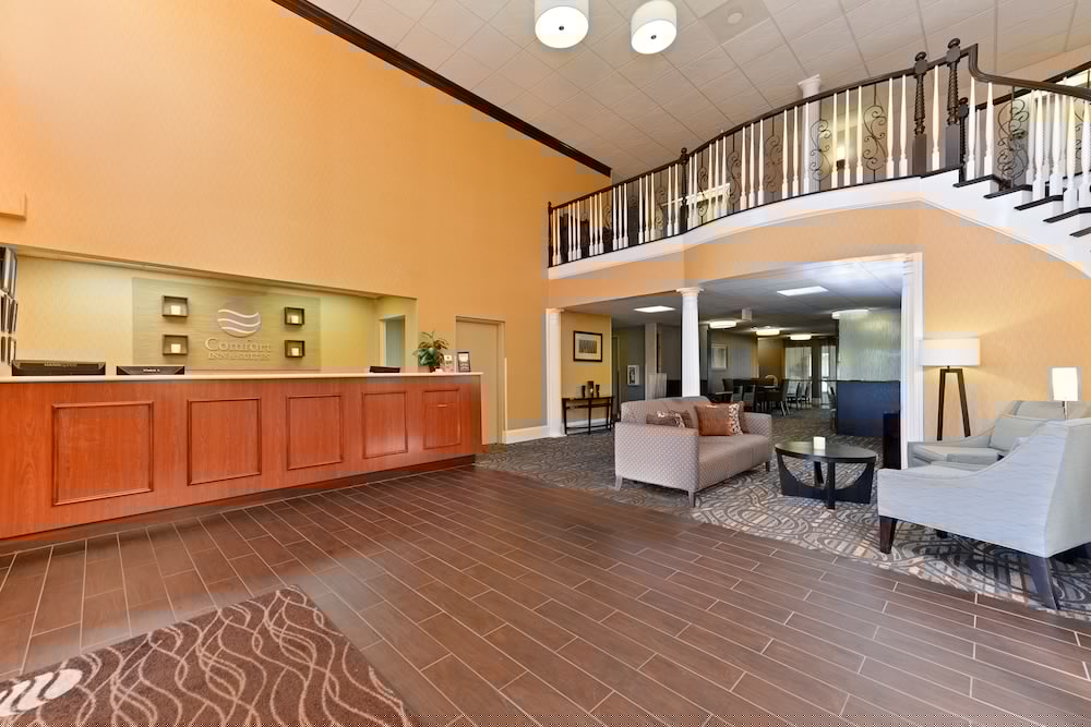 Comfort Inn Suites At Stone Mountain 10/39
