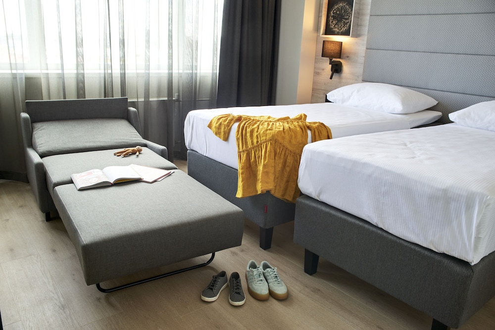 Premium, Queen Bed, Sofa, Tallink City Hotel 4/8