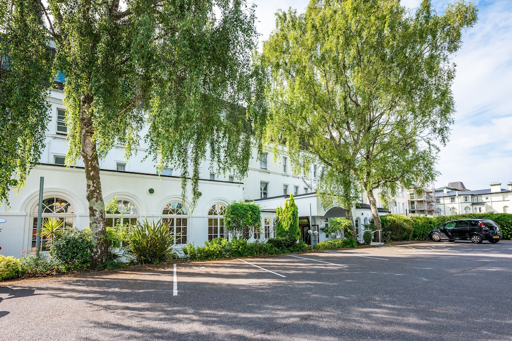 Abbey Lawn Hotel 52/64
