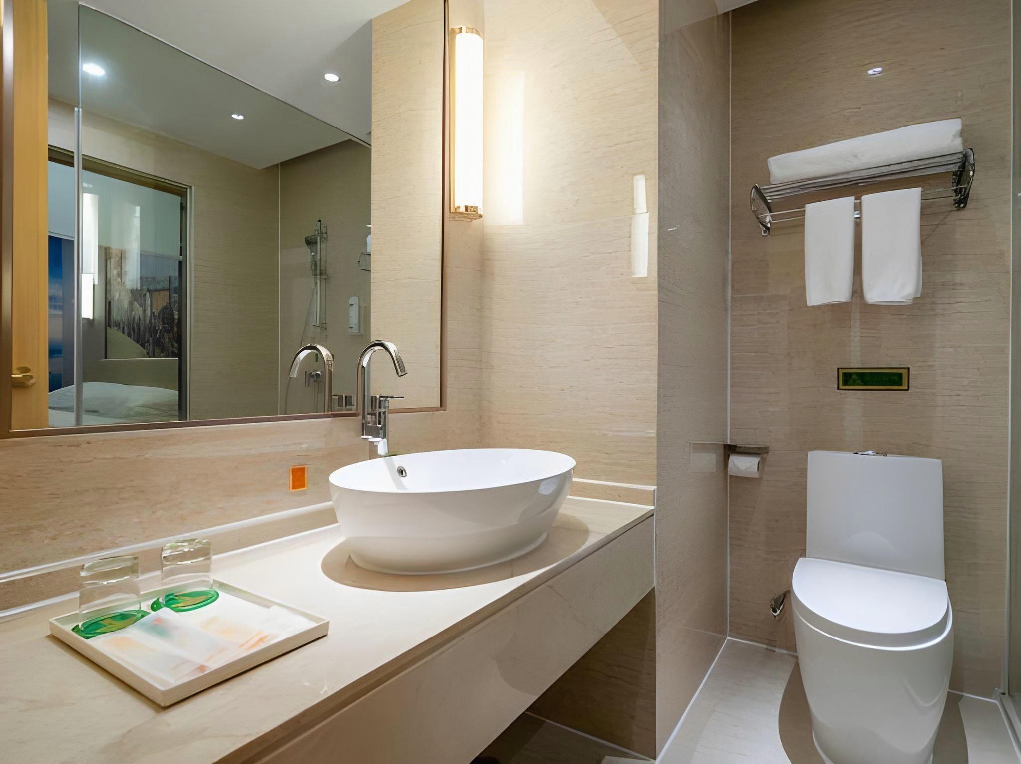 Vienna International Hotel (Jinjiang Airport) 32/34
