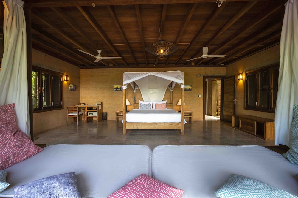 Mango Bay Resort 6/50