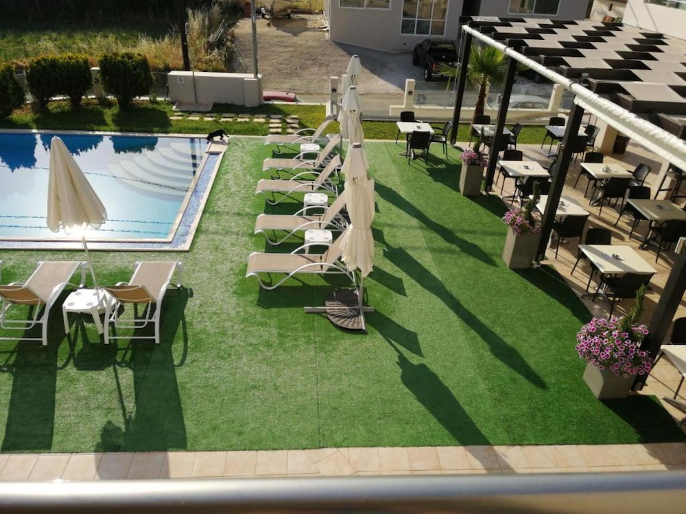 Carisa Suites and Apartments 39/50