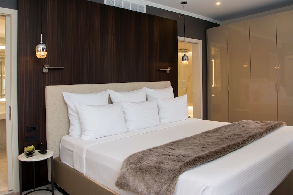The Benson Portland, Curio Collection by Hilton 27/72
