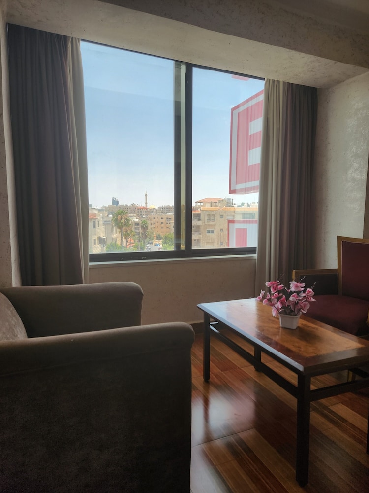 Orchid Hotel 27/34