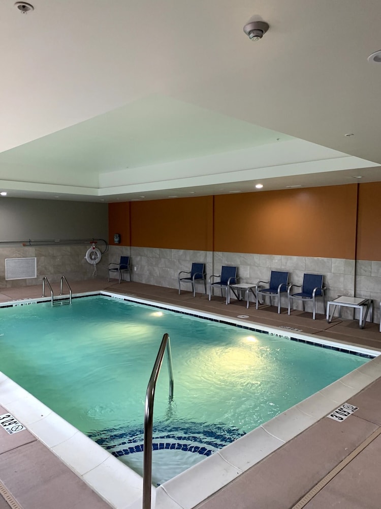 La Quinta Inn & Suites by Wyndham Louisville East 24/45