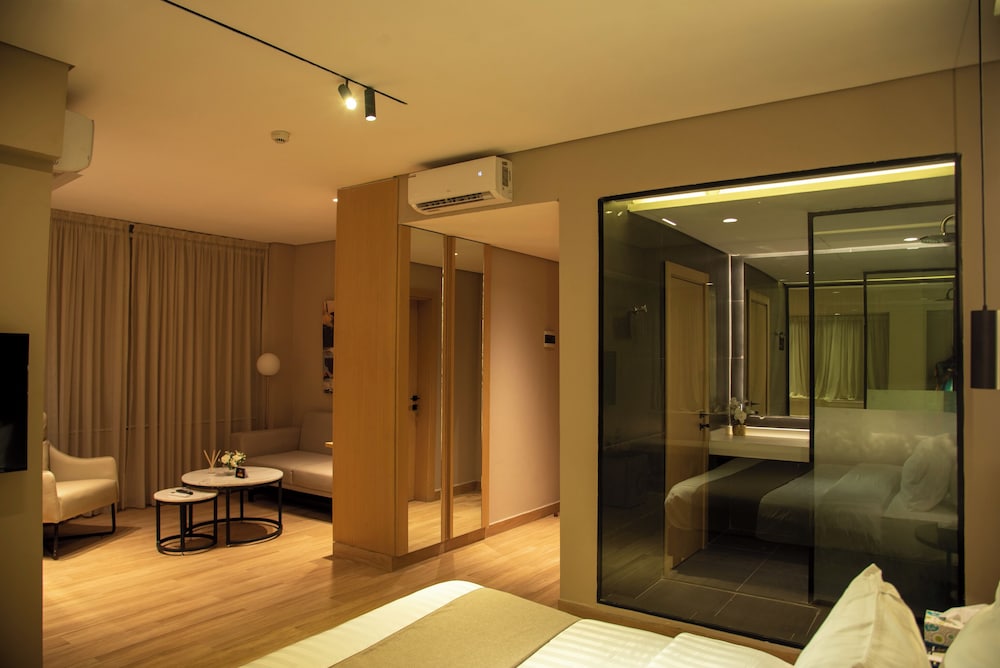 THE BLOWFISH HOTEL 20/50