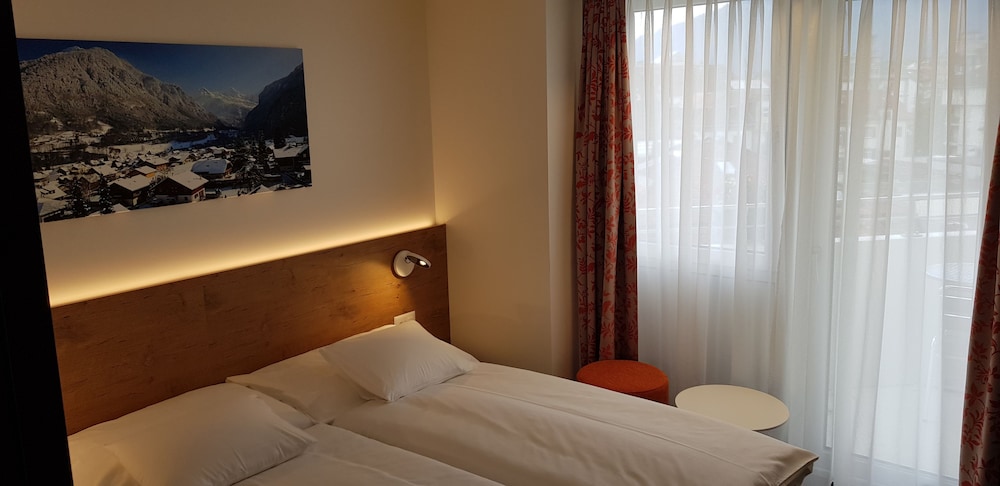 ROOM, SINGLE, QUEEN BED